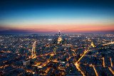 Pulsujúce svetlá Paríža pri súmraku