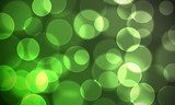 Zelené svetelné bokeh kruhy na tmavom pozadí
