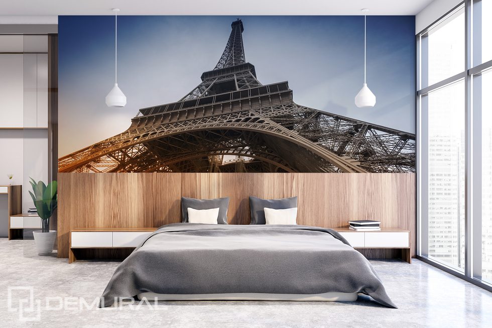 Odpočinek pod ikonickou věží Fototapety Eiffelova věž Fototapety Demural
